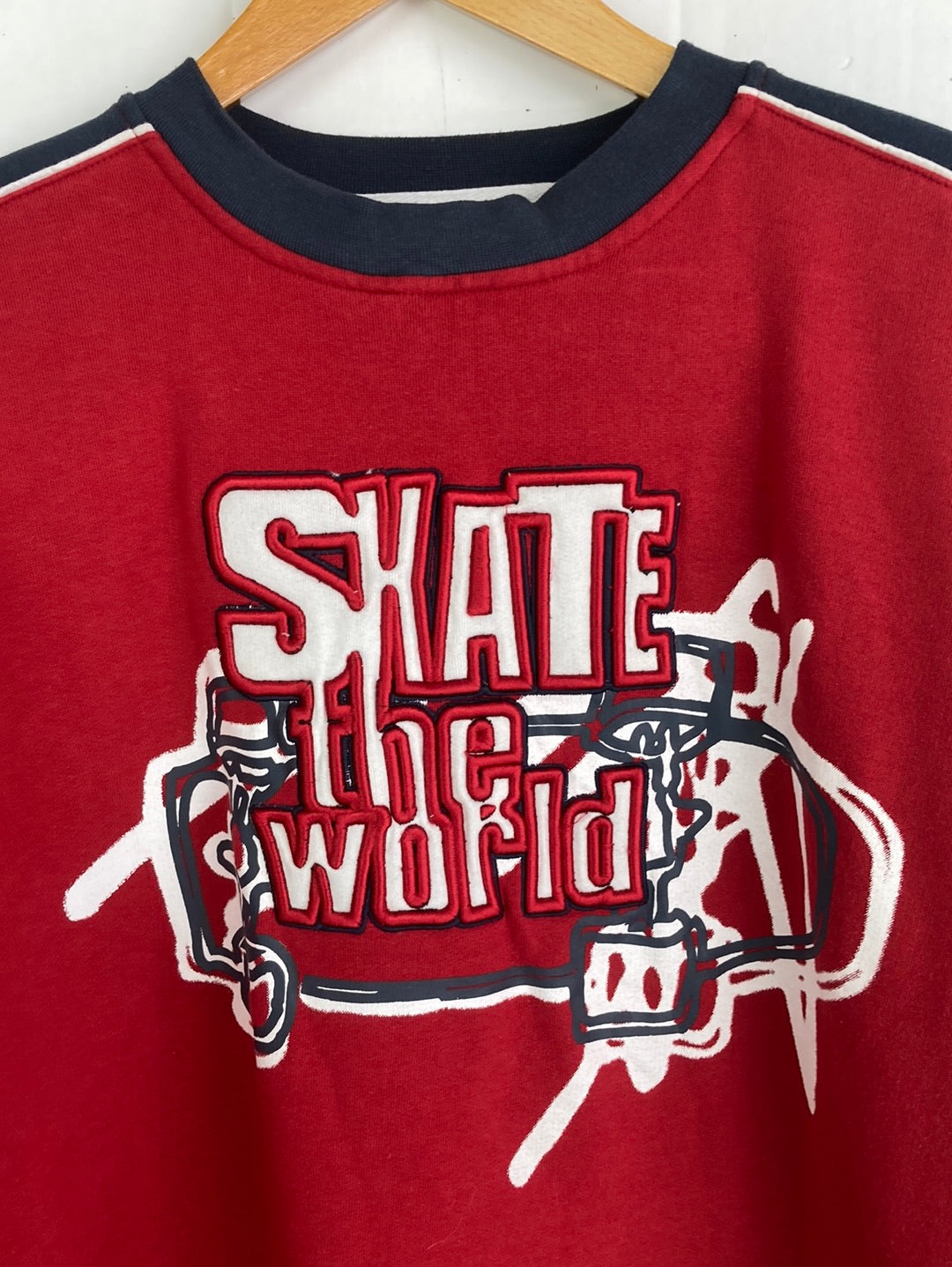 Skate The World Sweater (M)