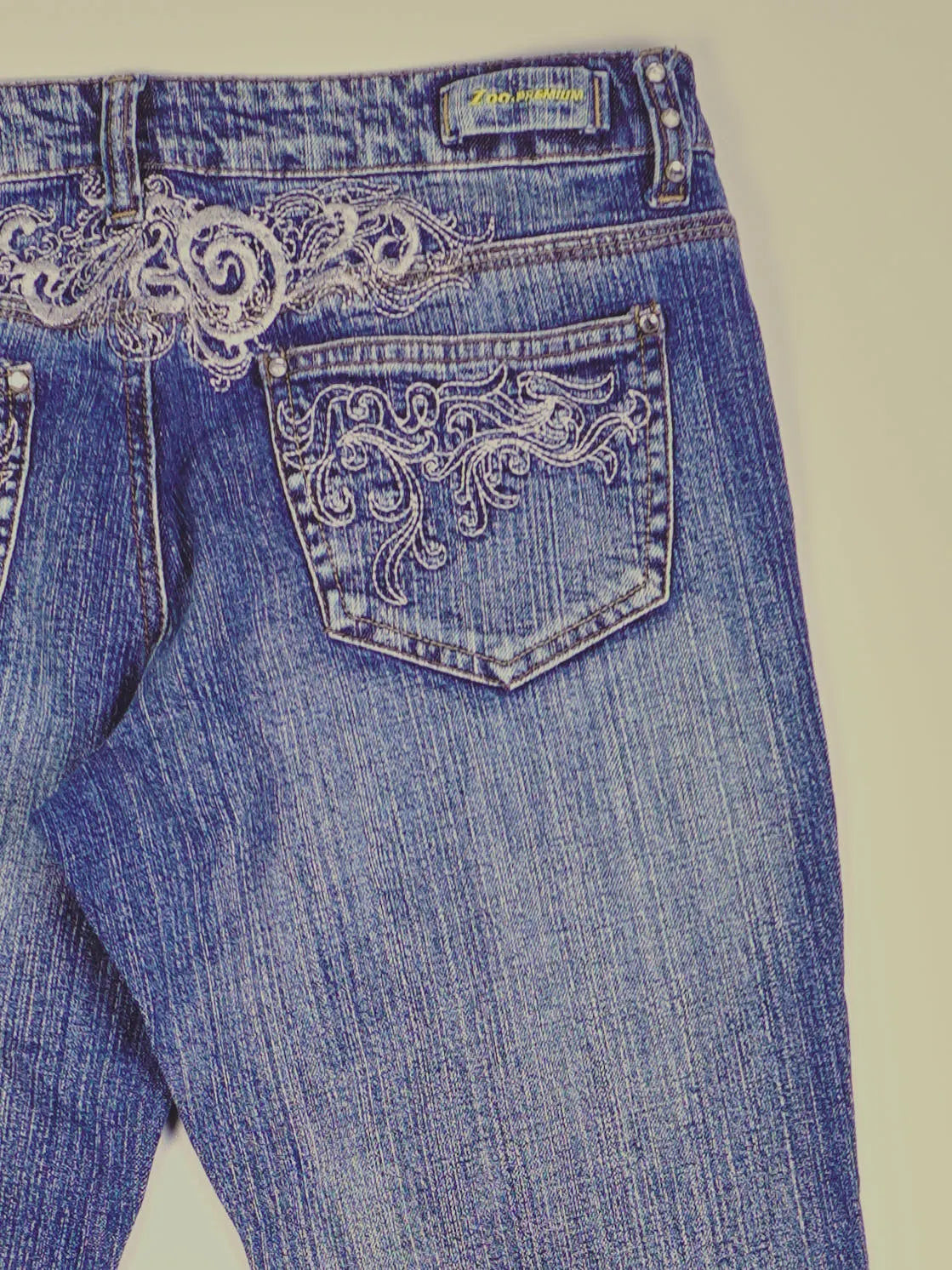 Vintage Low Waist Y2K Jeans (W32)