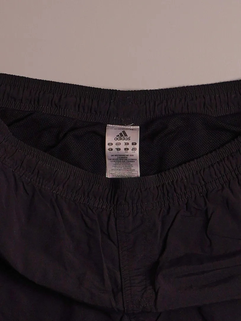 Adidas Shorts (L)